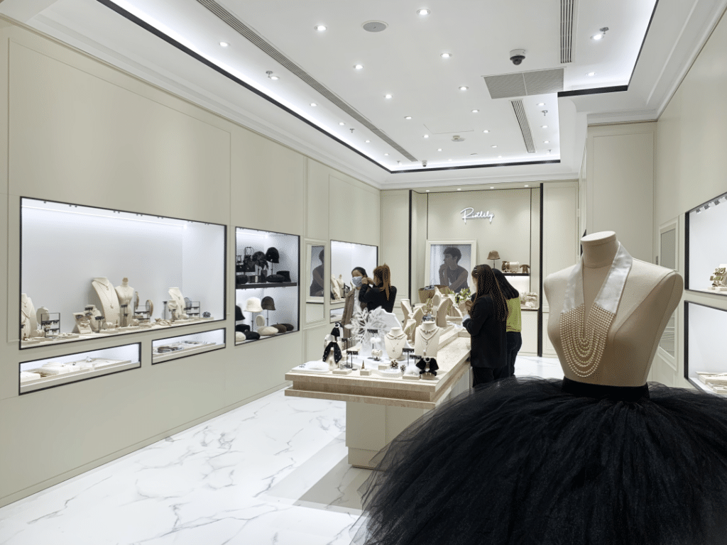 Showcase lighting application in retail fashion store